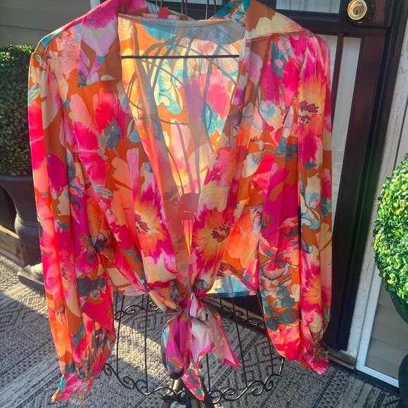 Flying Tomato Floral Wrap Blouse Size Small. - Picture 2 of 5